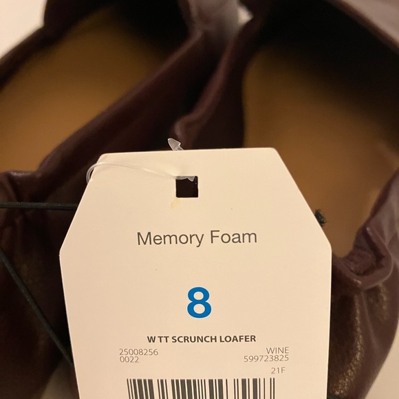 #61 Women’s Time and Tru Wine Memory Foam Scrunch Loafer - Size 8 - NWT - Picture 4 of 4